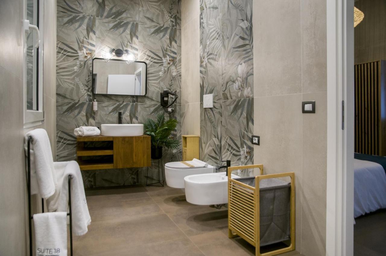 Suite 18 Luxury Apartments 바리 외부 사진