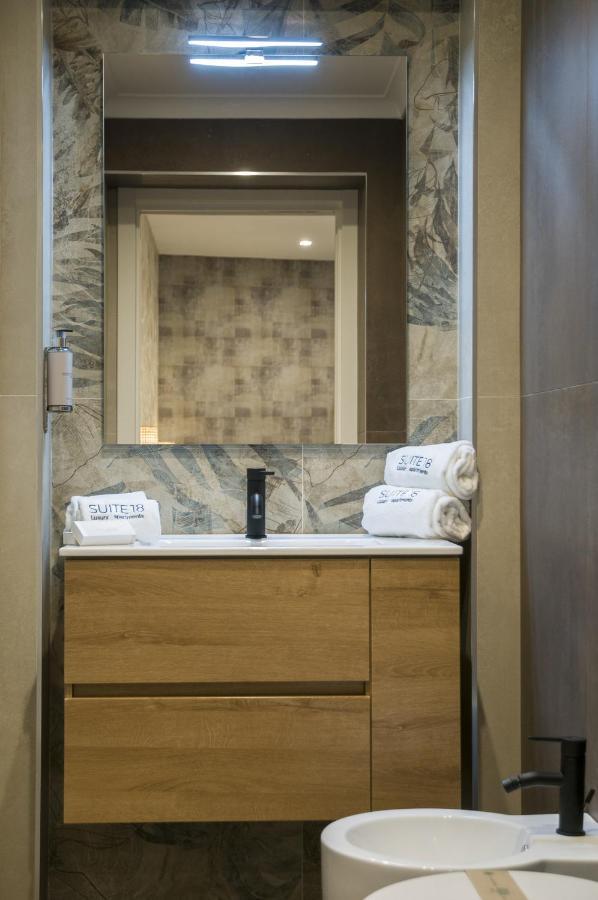 Suite 18 Luxury Apartments 바리 외부 사진