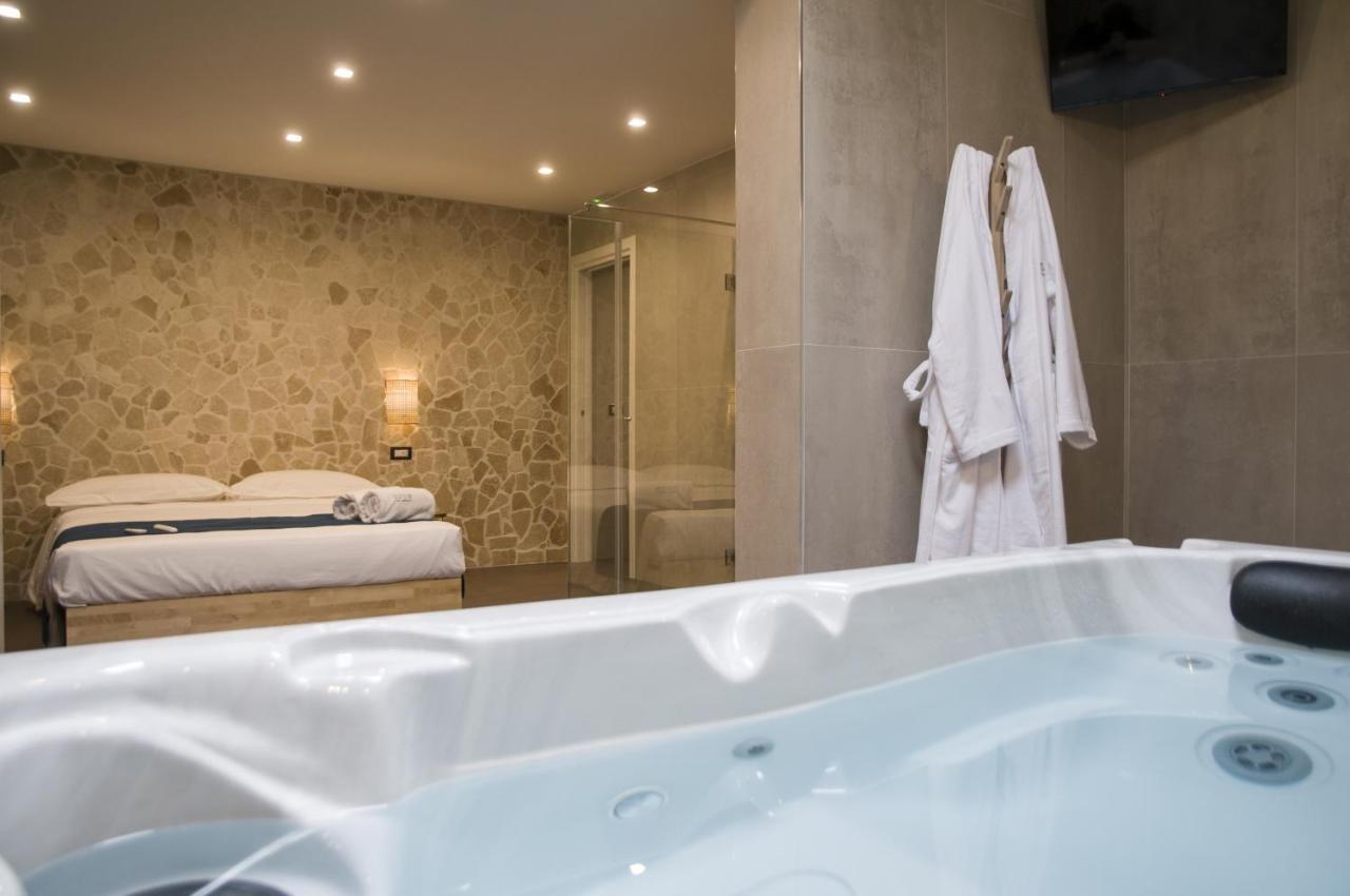 Suite 18 Luxury Apartments 바리 외부 사진