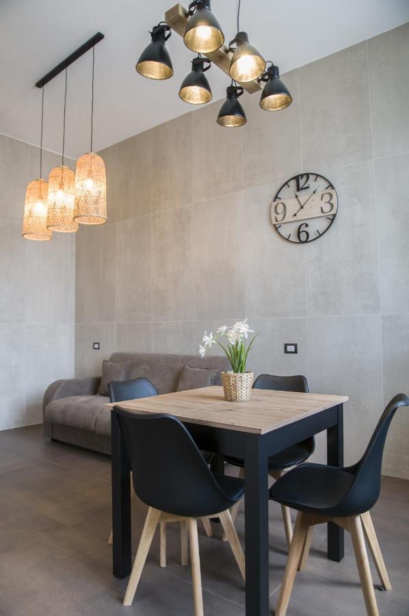 Suite 18 Luxury Apartments 바리 외부 사진