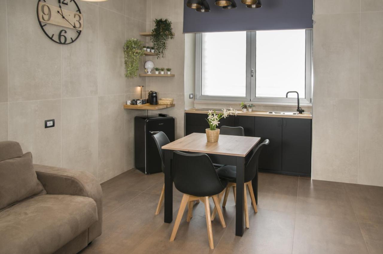 Suite 18 Luxury Apartments 바리 외부 사진