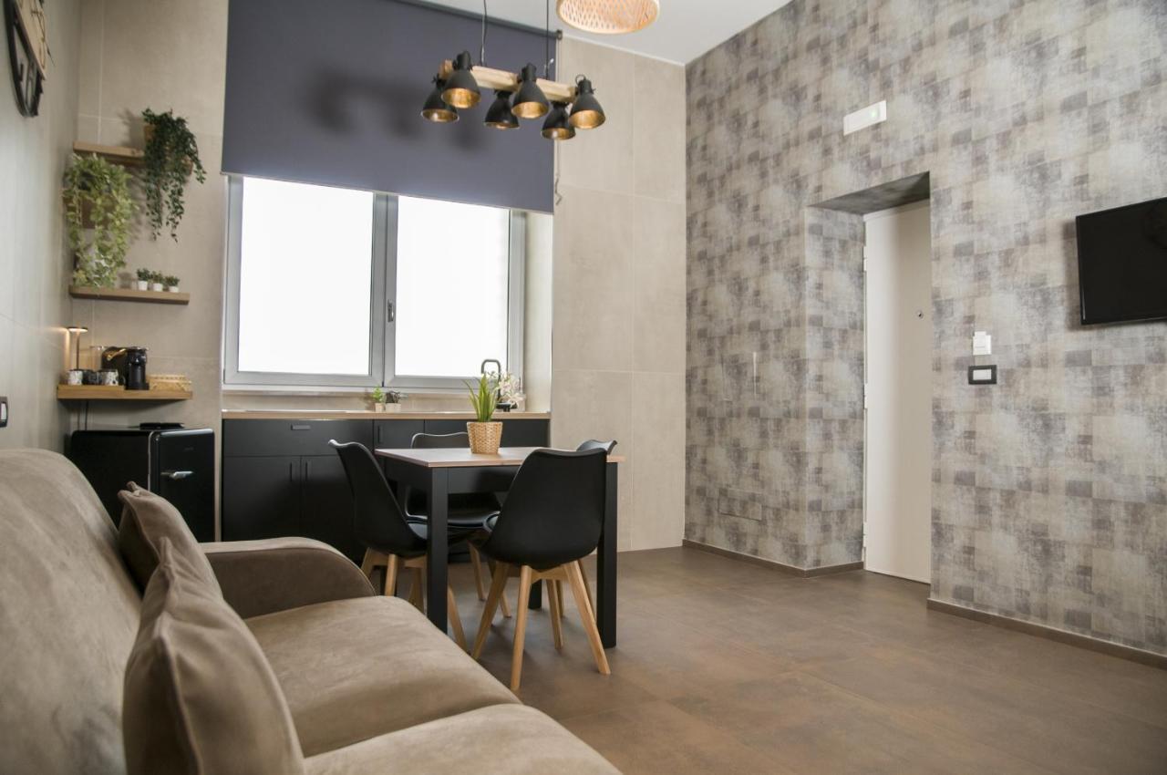 Suite 18 Luxury Apartments 바리 외부 사진