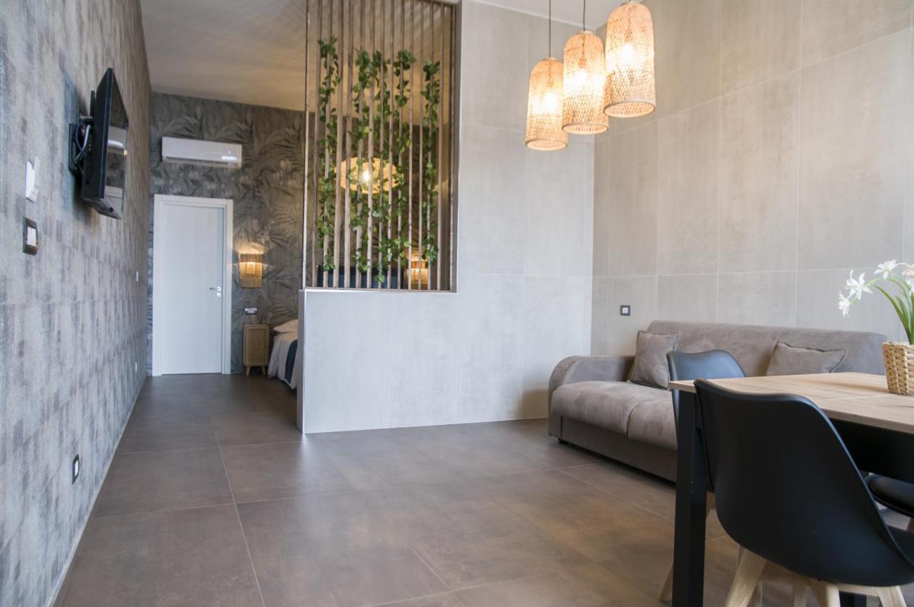Suite 18 Luxury Apartments 바리 외부 사진