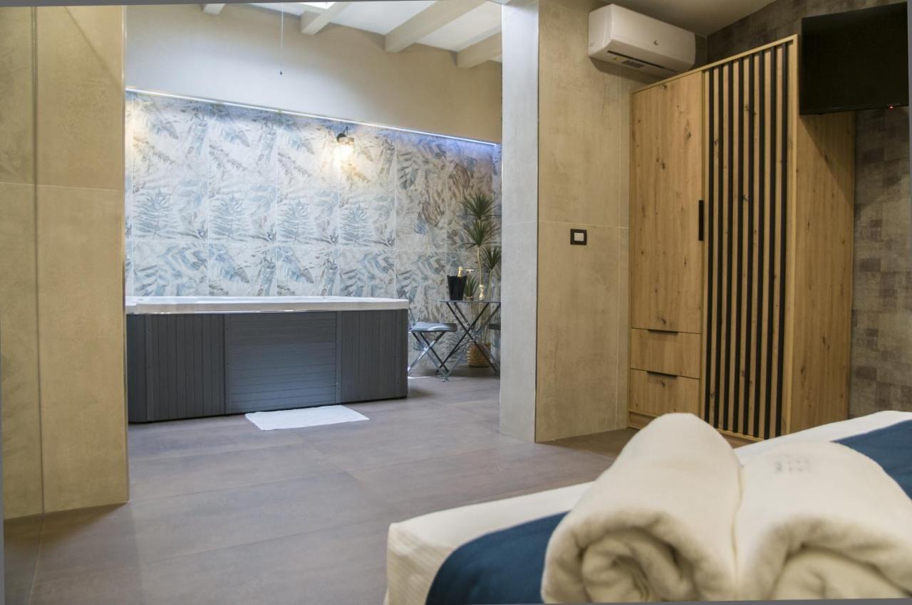 Suite 18 Luxury Apartments 바리 외부 사진
