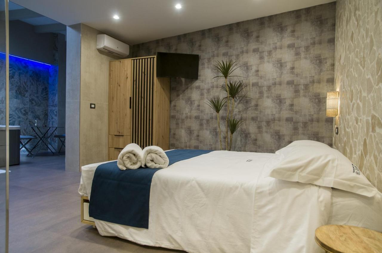 Suite 18 Luxury Apartments 바리 외부 사진