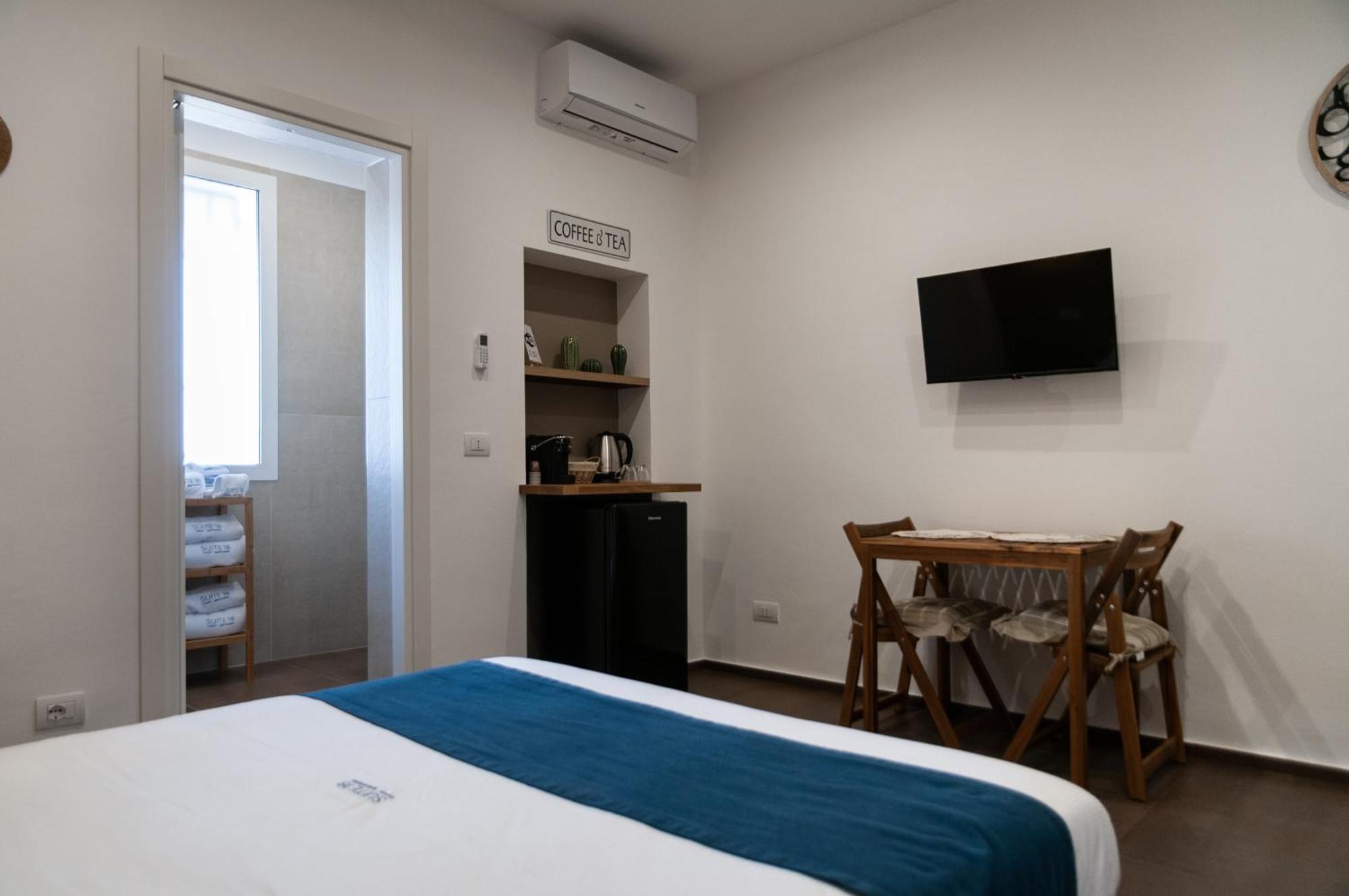 Suite 18 Luxury Apartments 바리 외부 사진