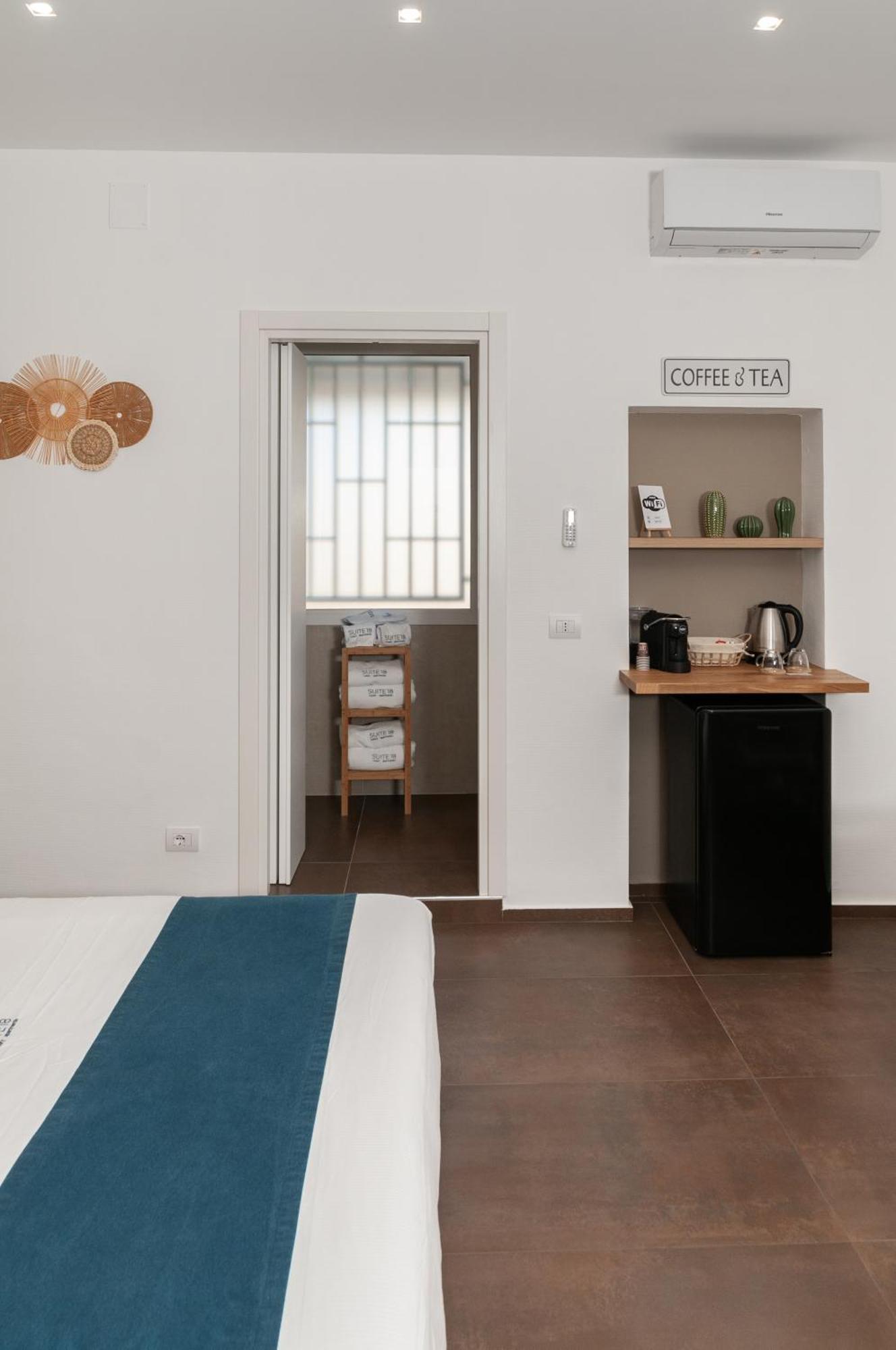 Suite 18 Luxury Apartments 바리 외부 사진